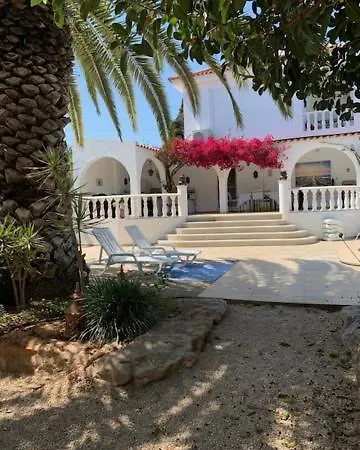 De La Casa Paraiso Avec, En Plus, Terrasse Privative Exterieure Semi Couverte Equipee D'un Salon D'un Coin Repas D'une Kitchenette, La Grande Piscine Et Les Jardins Sont Partages, A Proximite Des Plages De Fuseta Et De La Ria Formosa * Moncarapacho