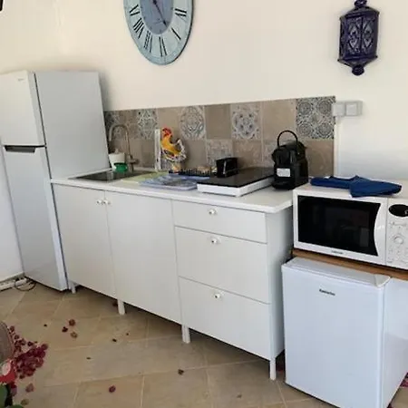 De La Casa Paraiso Avec, En Plus, Terrasse Privative Exterieure Semi Couverte Equipee D'un Salon D'un Coin Repas D'une Kitchenette, La Grande Piscine Et Les Jardins Sont Partages, A Proximite Des Plages De Fuseta Et De La Ria Formosa