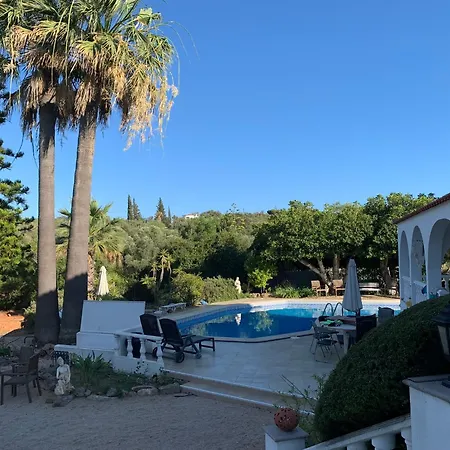 De La Casa Paraiso Avec, En Plus, Terrasse Privative Exterieure Semi Couverte Equipee D'un Salon D'un Coin Repas D'une Kitchenette, La Grande Piscine Et Les Jardins Sont Partages, A Proximite Des Plages De Fuseta Et De La Ria Formosa