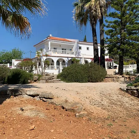 De La Casa Paraiso Avec, En Plus, Terrasse Privative Exterieure Semi Couverte Equipee D'un Salon D'un Coin Repas D'une Kitchenette, La Grande Piscine Et Les Jardins Sont Partages, A Proximite Des Plages De Fuseta Et De La Ria Formosa * Moncarapacho