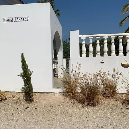 De La Casa Paraiso Avec, En Plus, Terrasse Privative Exterieure Semi Couverte Equipee D'un Salon D'un Coin Repas D'une Kitchenette, La Grande Piscine Et Les Jardins Sont Partages, A Proximite Des Plages De Fuseta Et De La Ria Formosa Holiday home Moncarapacho