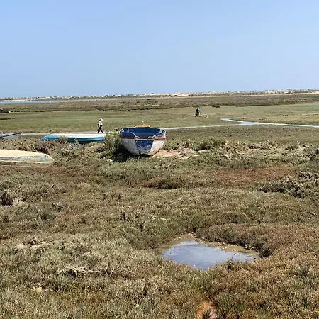 De La Casa Paraiso Avec, En Plus, Terrasse Privative Exterieure Semi Couverte Equipee D'un Salon D'un Coin Repas D'une Kitchenette, La Grande Piscine Et Les Jardins Sont Partages, A Proximite Des Plages De Fuseta Et De La Ria Formosa Moncarapacho
