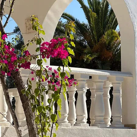 De La Casa Paraiso Avec, En Plus, Terrasse Privative Exterieure Semi Couverte Equipee D'un Salon D'un Coin Repas D'une Kitchenette, La Grande Piscine Et Les Jardins Sont Partages, A Proximite Des Plages De Fuseta Et De La Ria Formosa Holiday home *