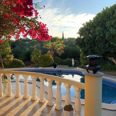 De La Casa Paraiso Avec, En Plus, Terrasse Privative Exterieure Semi Couverte Equipee D'un Salon D'un Coin Repas D'une Kitchenette, La Grande Piscine Et Les Jardins Sont Partages, A Proximite Des Plages De Fuseta Et De La Ria Formosa * Moncarapacho