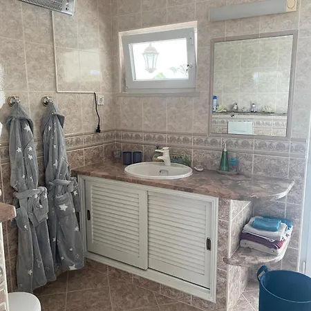 Prázdninový dům De La Casa Paraiso Avec, En Plus, Terrasse Privative Exterieure Semi Couverte Equipee D'un Salon D'un Coin Repas D'une Kitchenette, La Grande Piscine Et Les Jardins Sont Partages, A Proximite Des Plages De Fuseta Et De La Ria Formosa