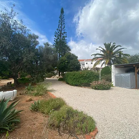 De La Casa Paraiso Avec, En Plus, Terrasse Privative Exterieure Semi Couverte Equipee D'un Salon D'un Coin Repas D'une Kitchenette, La Grande Piscine Et Les Jardins Sont Partages, A Proximite Des Plages De Fuseta Et De La Ria Formosa Holiday home Moncarapacho
