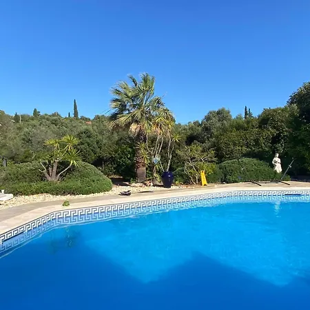 De La Casa Paraiso Avec, En Plus, Terrasse Privative Exterieure Semi Couverte Equipee D'un Salon D'un Coin Repas D'une Kitchenette, La Grande Piscine Et Les Jardins Sont Partages, A Proximite Des Plages De Fuseta Et De La Ria Formosa *