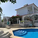 De La Casa Paraiso Avec, En Plus, Terrasse Privative Exterieure Semi Couverte Equipee D'un Salon D'un Coin Repas D'une Kitchenette, La Grande Piscine Et Les Jardins Sont Partages, A Proximite Des Plages De Fuseta Et De La Ria Formosa Casa vacanze