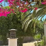 De La Casa Paraiso Avec, En Plus, Terrasse Privative Exterieure Semi Couverte Equipee D'un Salon D'un Coin Repas D'une Kitchenette, La Grande Piscine Et Les Jardins Sont Partages, A Proximite Des Plages De Fuseta Et De La Ria Formosa *
