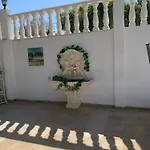 De La Casa Paraiso Avec, En Plus, Terrasse Privative Exterieure Semi Couverte Equipee D'un Salon D'un Coin Repas D'une Kitchenette, La Grande Piscine Et Les Jardins Sont Partages, A Proximite Des Plages De Fuseta Et De La Ria Formosa Casa vacanze