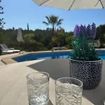 De La Casa Paraiso Avec, En Plus, Terrasse Privative Exterieure Semi Couverte Equipee D'un Salon D'un Coin Repas D'une Kitchenette, La Grande Piscine Et Les Jardins Sont Partages, A Proximite Des Plages De Fuseta Et De La Ria Formosa * Moncarapacho
