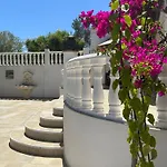 De La Casa Paraiso Avec, En Plus, Terrasse Privative Exterieure Semi Couverte Equipee D'un Salon D'un Coin Repas D'une Kitchenette, La Grande Piscine Et Les Jardins Sont Partages, A Proximite Des Plages De Fuseta Et De La Ria Formosa Casa vacanze