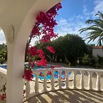 De La Casa Paraiso Avec, En Plus, Terrasse Privative Exterieure Semi Couverte Equipee D'un Salon D'un Coin Repas D'une Kitchenette, La Grande Piscine Et Les Jardins Sont Partages, A Proximite Des Plages De Fuseta Et De La Ria Formosa Casa vacanze Moncarapacho