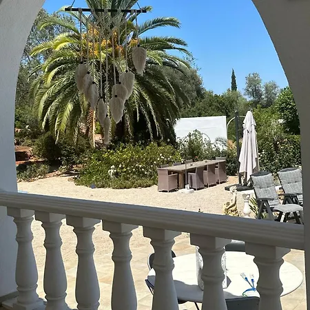 De La Casa Paraiso Avec, En Plus, Terrasse Privative Exterieure Semi Couverte Equipee D'un Salon D'un Coin Repas D'une Kitchenette, La Grande Piscine Et Les Jardins Sont Partages, A Proximite Des Plages De Fuseta Et De La Ria Formosa