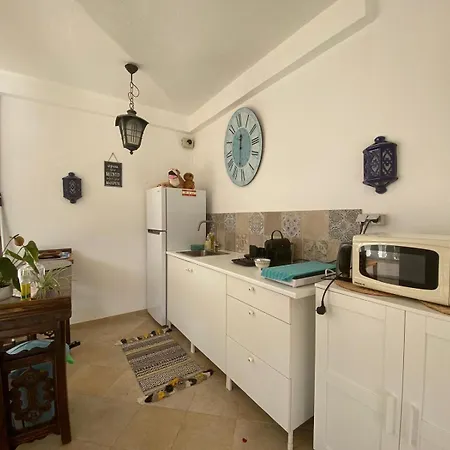 De La Casa Paraiso Avec, En Plus, Terrasse Privative Exterieure Semi Couverte Equipee D'un Salon D'un Coin Repas D'une Kitchenette, La Grande Piscine Et Les Jardins Sont Partages, A Proximite Des Plages De Fuseta Et De La Ria Formosa *