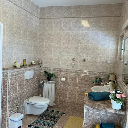 Vakantiehuis De La Casa Paraiso Avec, En Plus, Terrasse Privative Exterieure Semi Couverte Equipee D'un Salon D'un Coin Repas D'une Kitchenette, La Grande Piscine Et Les Jardins Sont Partages, A Proximite Des Plages De Fuseta Et De La Ria Formosa *