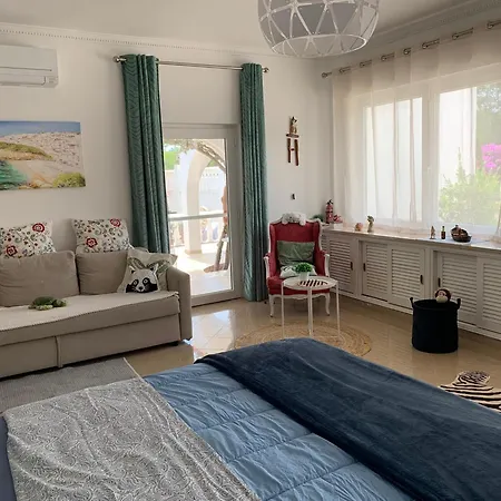 Vakantiehuis De La Casa Paraiso Avec, En Plus, Terrasse Privative Exterieure Semi Couverte Equipee D'un Salon D'un Coin Repas D'une Kitchenette, La Grande Piscine Et Les Jardins Sont Partages, A Proximite Des Plages De Fuseta Et De La Ria Formosa *