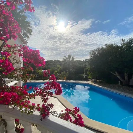 Vakantiehuis De La Casa Paraiso Avec, En Plus, Terrasse Privative Exterieure Semi Couverte Equipee D'un Salon D'un Coin Repas D'une Kitchenette, La Grande Piscine Et Les Jardins Sont Partages, A Proximite Des Plages De Fuseta Et De La Ria Formosa